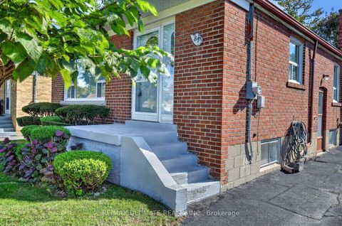 Photo 3 at 85 Roebuck Drive, Kennedy Park, Toronto