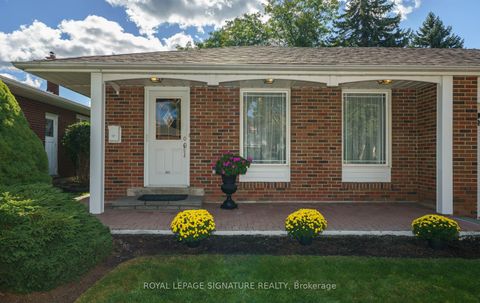 Photo 3 at 29 Fluellen Drive, L'Amoreaux, Toronto