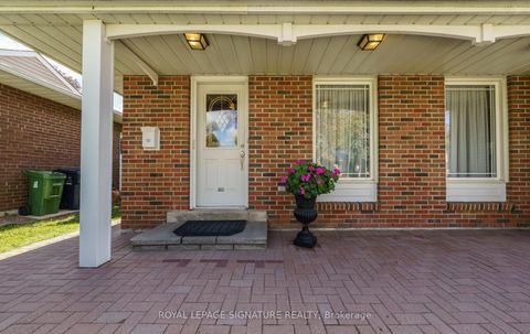 Photo 4 at 29 Fluellen Drive, L'Amoreaux, Toronto