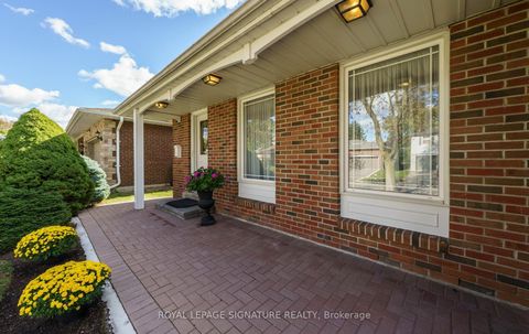 Photo 5 at 29 Fluellen Drive, L'Amoreaux, Toronto