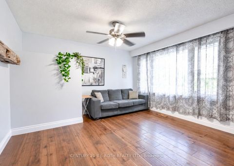 Photo 3 at 5 East Gate, Grove East, Barrie
