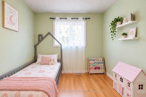 Photo 10 at 5 East Gate, Grove East, Barrie