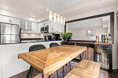 Photo 5 at 439 - 34 Western Battery Road, Niagara, Toronto