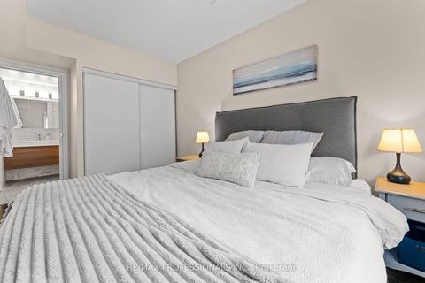 Photo 10 at 439 - 34 Western Battery Road, Niagara, Toronto