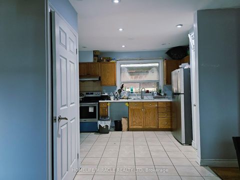 Photo 3 at 54 Medina Crescent, Bendale, Toronto