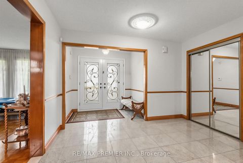 Photo 2 at 42 Burgosa Court, East Woodbridge, Vaughan