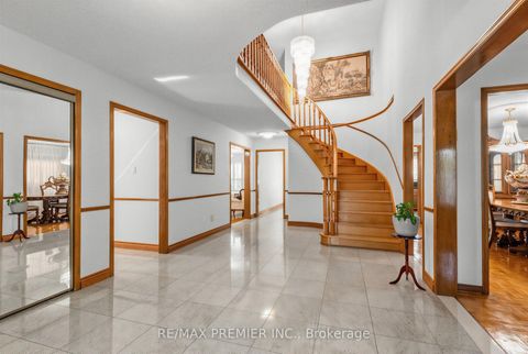 Photo 3 at 42 Burgosa Court, East Woodbridge, Vaughan