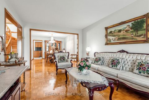 Photo 4 at 42 Burgosa Court, East Woodbridge, Vaughan