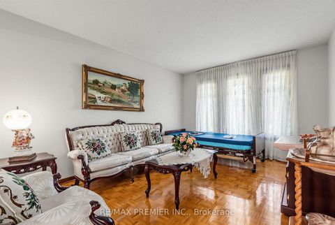 Photo 5 at 42 Burgosa Court, East Woodbridge, Vaughan