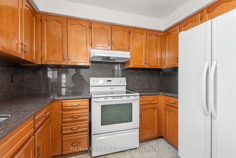Photo 7 at 42 Burgosa Court, East Woodbridge, Vaughan