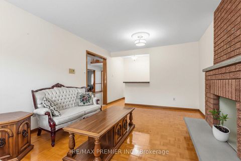 Photo 13 at 42 Burgosa Court, East Woodbridge, Vaughan