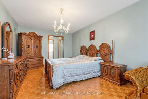 Photo 16 at 42 Burgosa Court, East Woodbridge, Vaughan