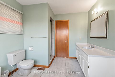 Photo 19 at 42 Burgosa Court, East Woodbridge, Vaughan