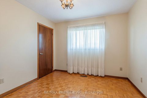 Photo 23 at 42 Burgosa Court, East Woodbridge, Vaughan
