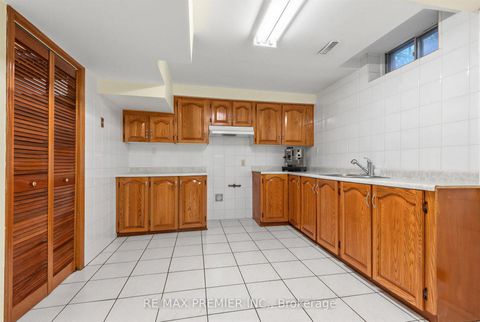 Photo 26 at 42 Burgosa Court, East Woodbridge, Vaughan