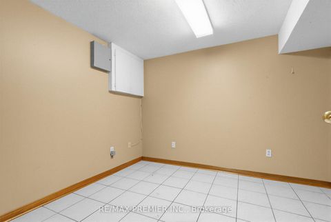 Photo 28 at 42 Burgosa Court, East Woodbridge, Vaughan