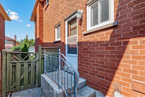 Photo 32 at 42 Burgosa Court, East Woodbridge, Vaughan