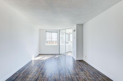 Photo 12 at 912 - 4 Park Vista Drive, Parkview, Toronto