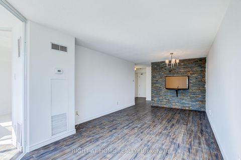 Photo 13 at 912 - 4 Park Vista Drive, Parkview, Toronto