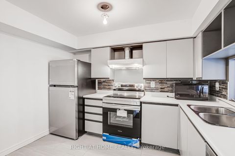 Photo 14 at 912 - 4 Park Vista Drive, Parkview, Toronto