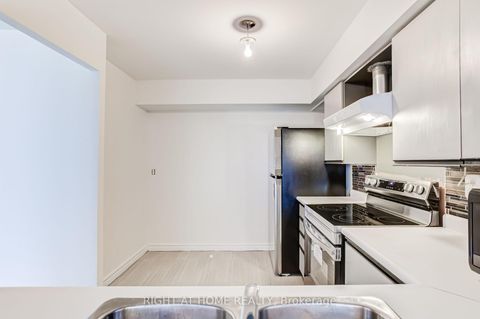 Photo 15 at 912 - 4 Park Vista Drive, Parkview, Toronto