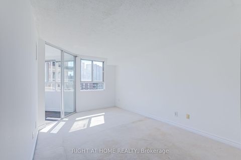 Photo 18 at 912 - 4 Park Vista Drive, Parkview, Toronto