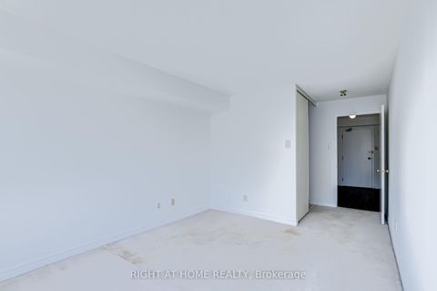 Photo 21 at 912 - 4 Park Vista Drive, Parkview, Toronto