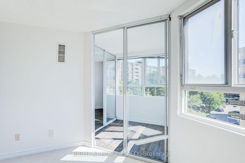 Photo 22 at 912 - 4 Park Vista Drive, Parkview, Toronto