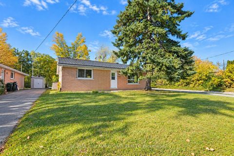 Photo 1 at 14 Heath Street, Cundles East, Barrie