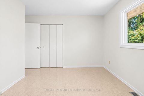Photo 4 at 14 Heath Street, Cundles East, Barrie