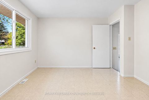 Photo 6 at 14 Heath Street, Cundles East, Barrie