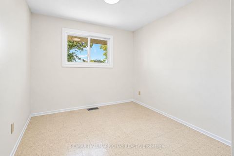 Photo 8 at 14 Heath Street, Cundles East, Barrie