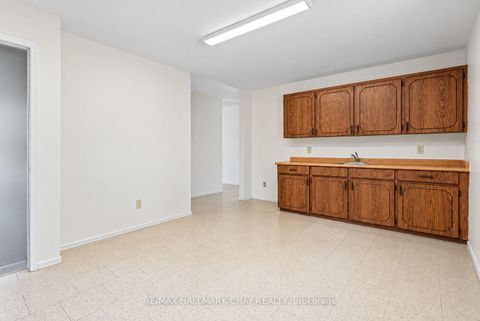 Photo 10 at 14 Heath Street, Cundles East, Barrie