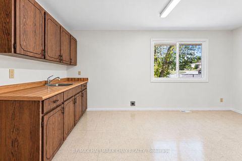 Photo 11 at 14 Heath Street, Cundles East, Barrie