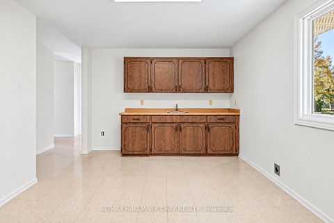 Photo 12 at 14 Heath Street, Cundles East, Barrie