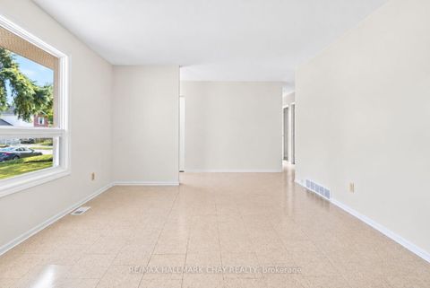 Photo 15 at 14 Heath Street, Cundles East, Barrie