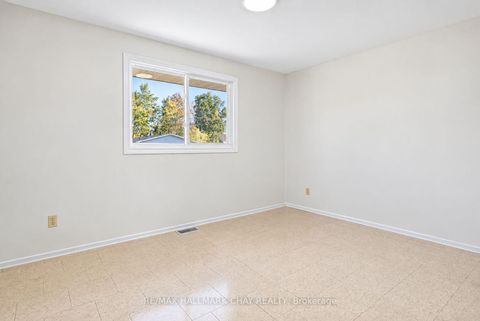 Photo 19 at 14 Heath Street, Cundles East, Barrie