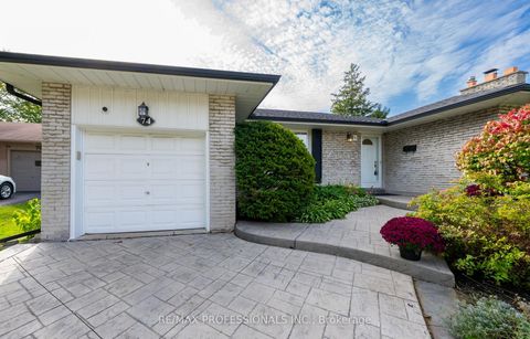 Photo 2 at 74 Crendon Drive, Etobicoke West Mall, Toronto