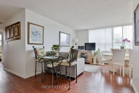 Photo 2 at 517 - 5 Parkway Forest Drive, Henry Farm, Toronto
