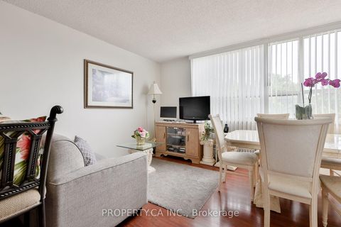 Photo 3 at 517 - 5 Parkway Forest Drive, Henry Farm, Toronto