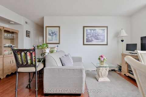 Photo 4 at 517 - 5 Parkway Forest Drive, Henry Farm, Toronto