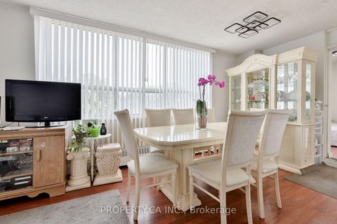 Photo 7 at 517 - 5 Parkway Forest Drive, Henry Farm, Toronto
