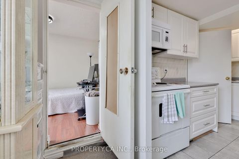 Photo 8 at 517 - 5 Parkway Forest Drive, Henry Farm, Toronto
