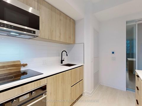 Photo 17 at 207 - 117 Broadway Avenue, Mount Pleasant West, Toronto