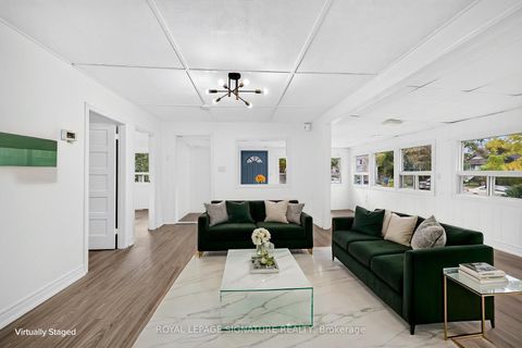Photo 9 at 54 Farley Circle, Historic Lakeshore Communities, Georgina