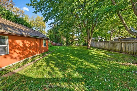 Photo 38 at 54 Farley Circle, Historic Lakeshore Communities, Georgina
