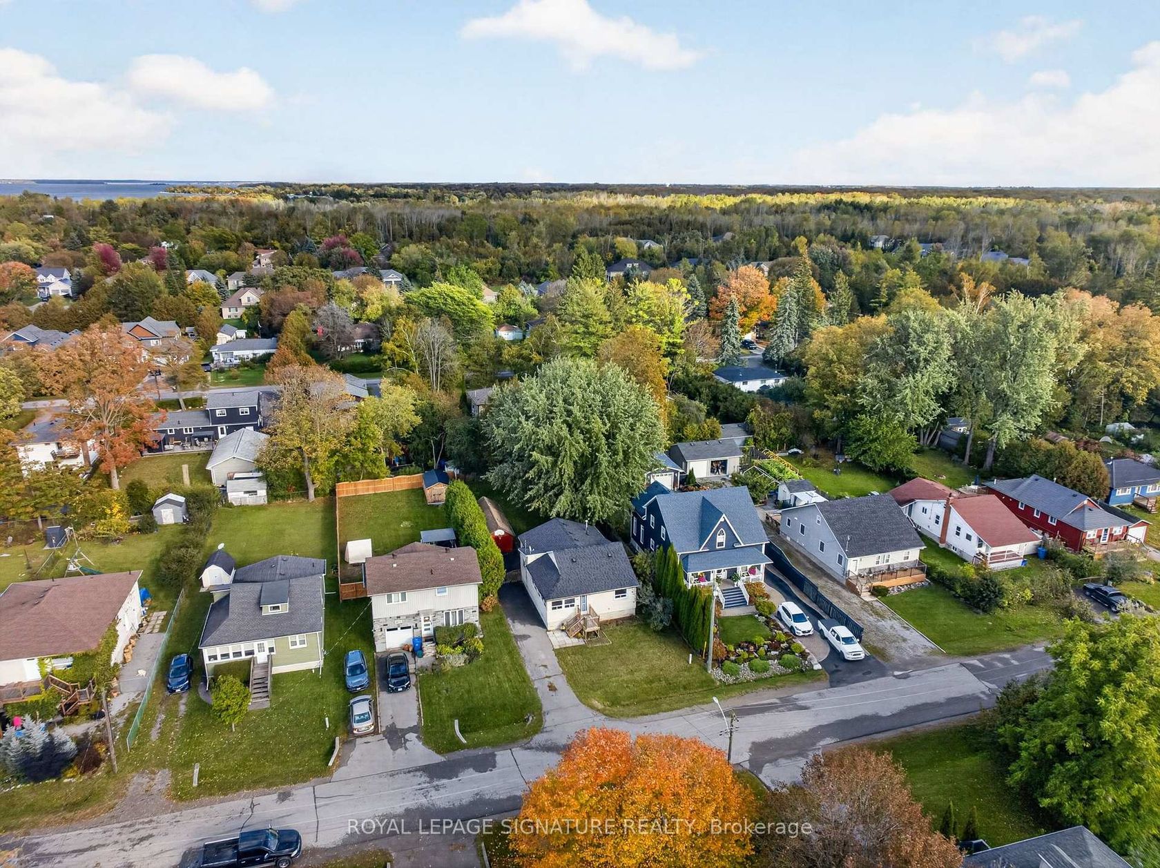 54 Farley Circle, Historic Lakeshore Communities, Georgina photo number 2