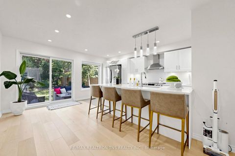Photo 11 at 136 Glenvale Boulevard, Leaside, Toronto