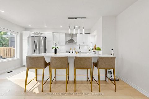 Photo 12 at 136 Glenvale Boulevard, Leaside, Toronto