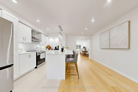 Photo 14 at 136 Glenvale Boulevard, Leaside, Toronto